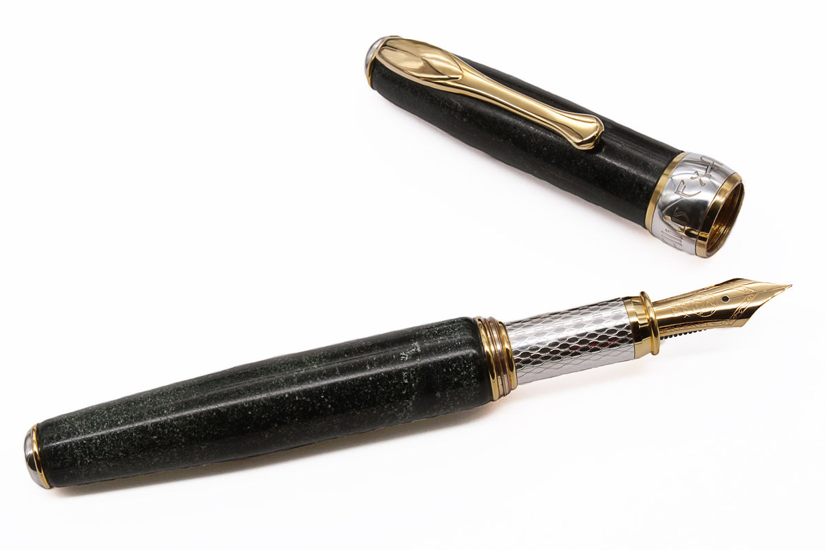 Pluma estilográfica Corazón de piedra – plumín de oro de 18 K - vista 3