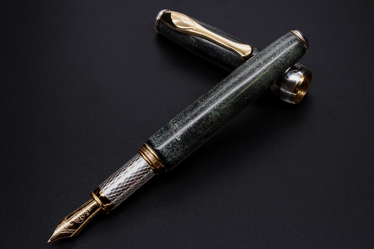 Pluma estilográfica Corazón de piedra – plumín de oro de 18 K - vista 11