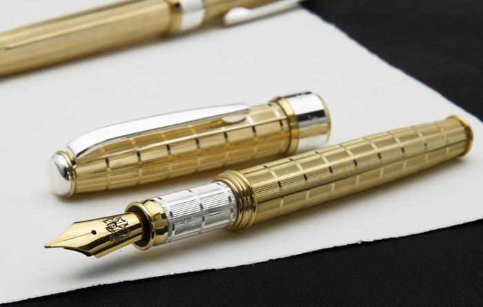 Pluma estilográfica de vermeil con motivo de mimbre - vista 10