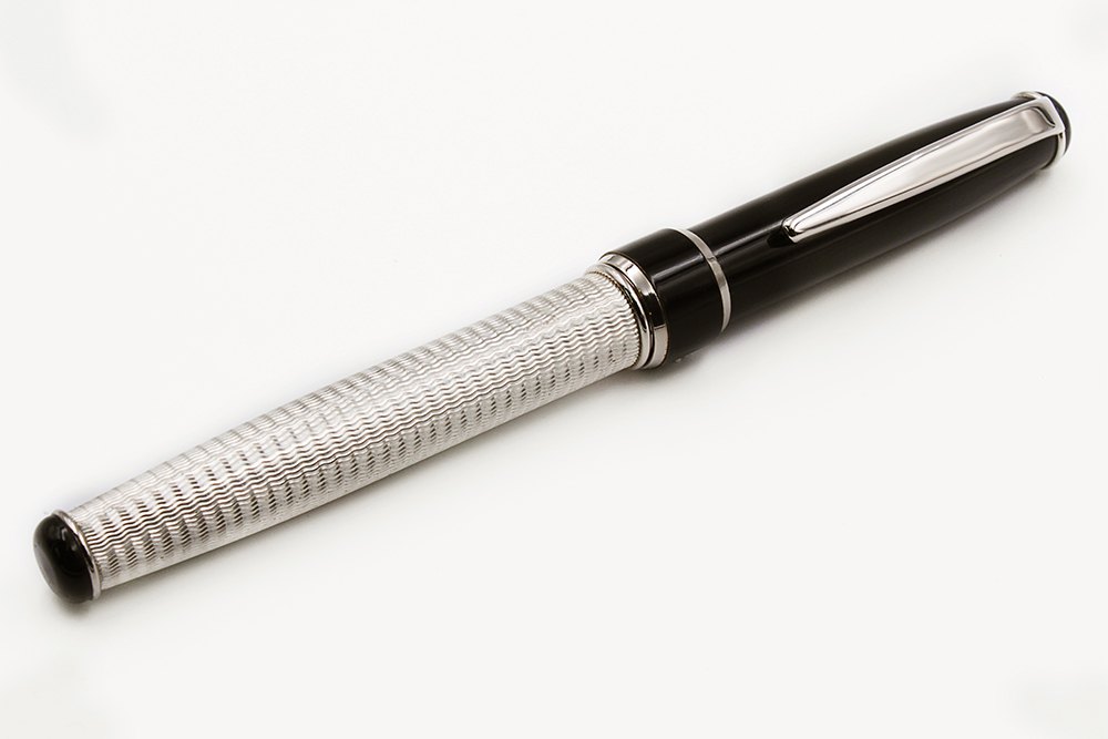 Silver and Black Lacquer Fountain Pen - view 2