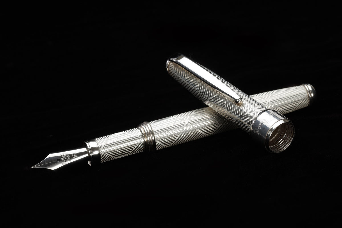 Füllfederhalter Silber "Canvas"