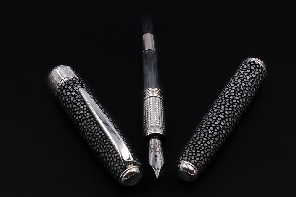 Pluma estilográfica en cuero de raya gris - vista 4