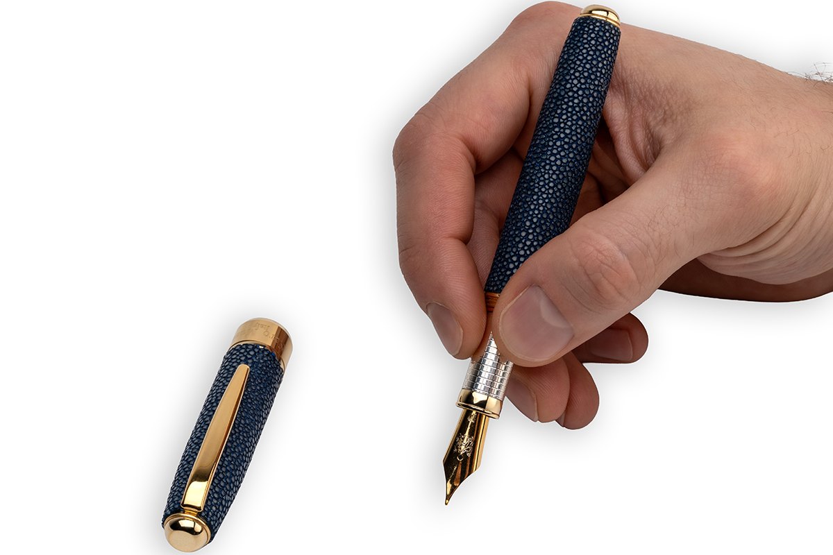 Penna Stilografica Pelle di Razza Blu e Argento - vista 6
