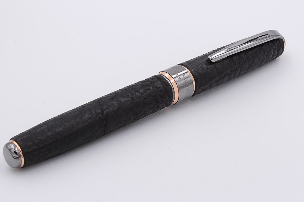 Pluma estilográfica en cuero de tiburón - vista 3