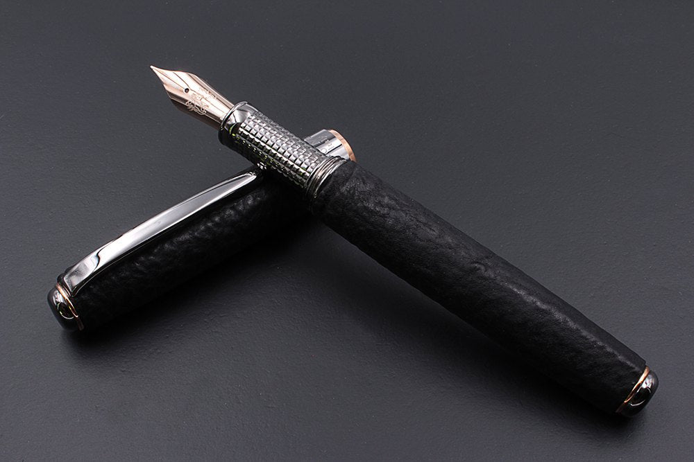 Pluma estilográfica en cuero de tiburón - vista 10