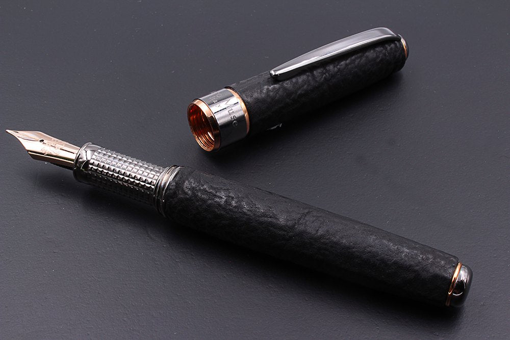 Pluma estilográfica en cuero de tiburón - vista 13