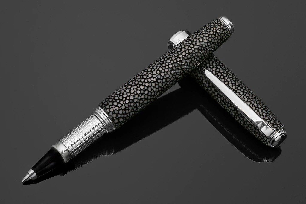 Stylo roller en cuir de raie gris - vue 10