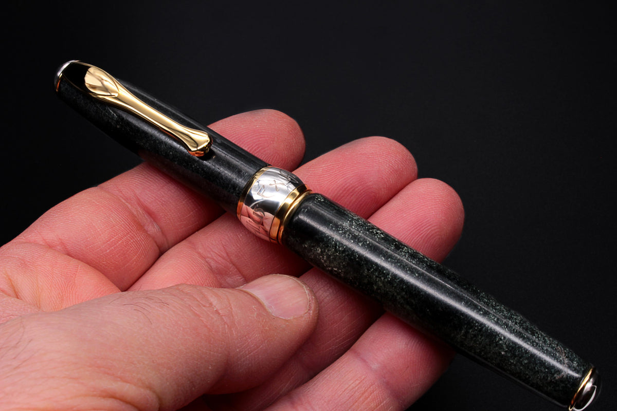 Pluma estilográfica Corazón de piedra – plumín de oro de 18 K - vista 12