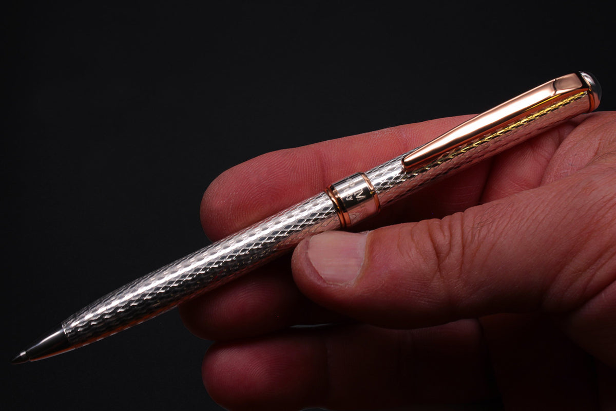 Stylo bille en argent, détails plaqués or rouge - vue 9