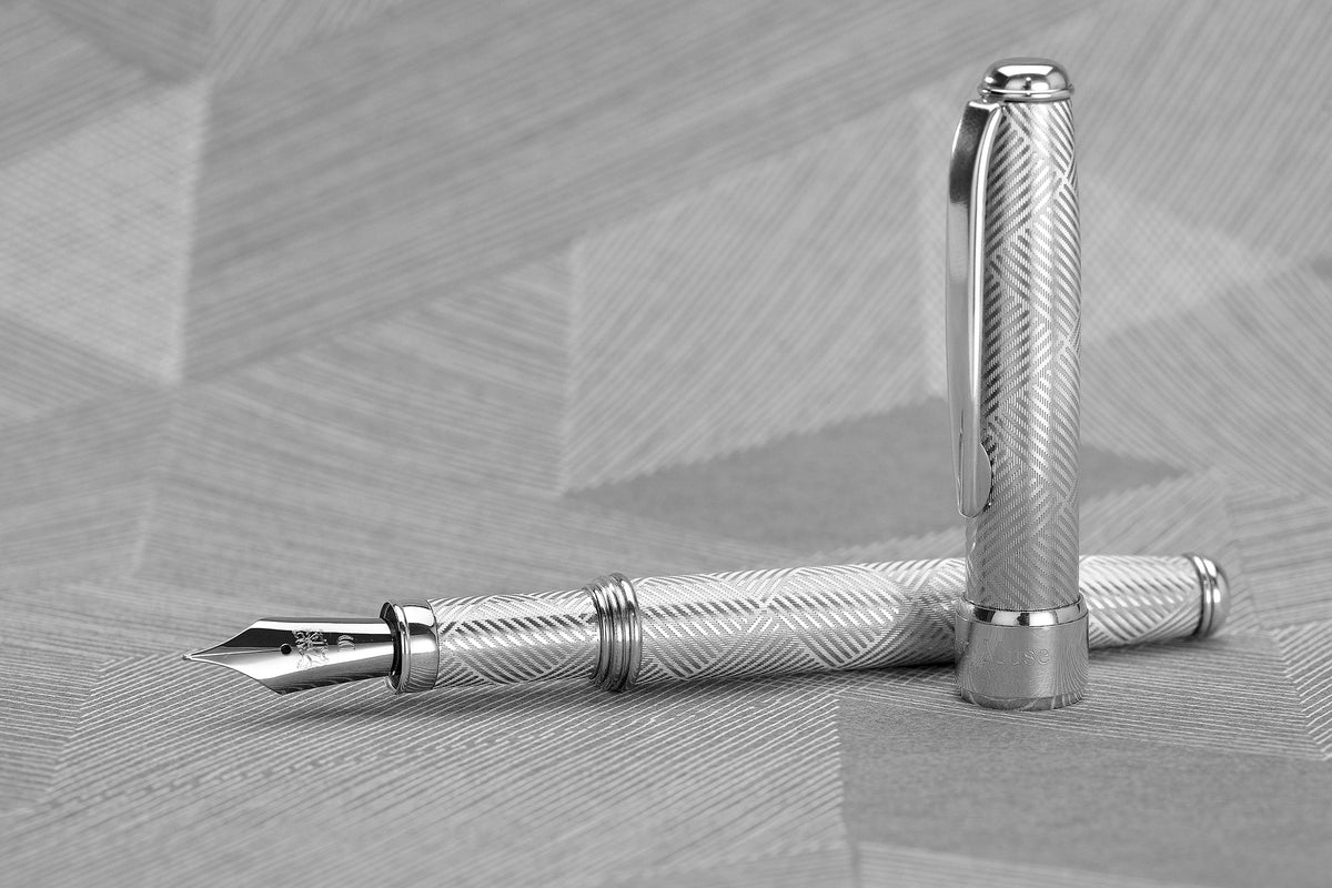 Stylo plume en argent « Canvas » - vue 2