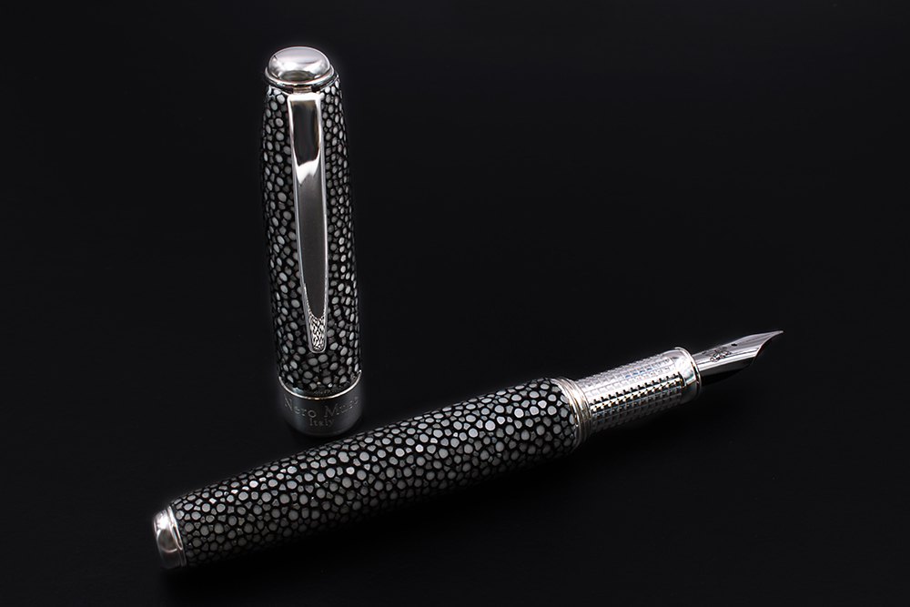 Pluma estilográfica en cuero de raya gris - vista 5