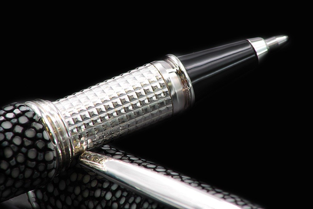 Stylo roller en cuir de raie gris - vue 7