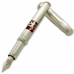 Penna stilografica Leone Rampante è realizzata in argento massiccio 925 con l'incisione del leone rampante sul corpo della penna,