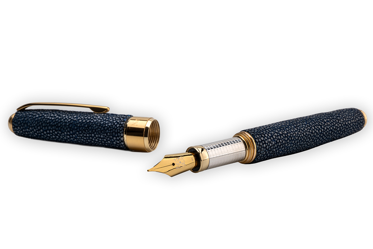 Blue stingray fountain pen
