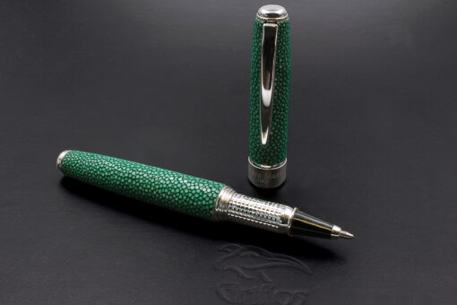 Rollerball pen in green stingray leather