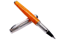 Penna biro in argento e arancione acceso